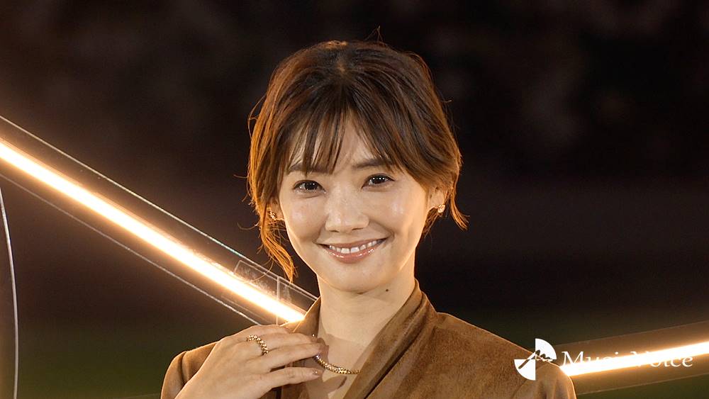 倉科カナ、総額約2200万円ジュエリー　美脚映えるドレス姿　冷え込みに「寒いですね～」