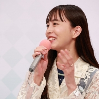 井桁弘恵「人生初ヒットを打ちました！」ドラマ撮影でフルスイング