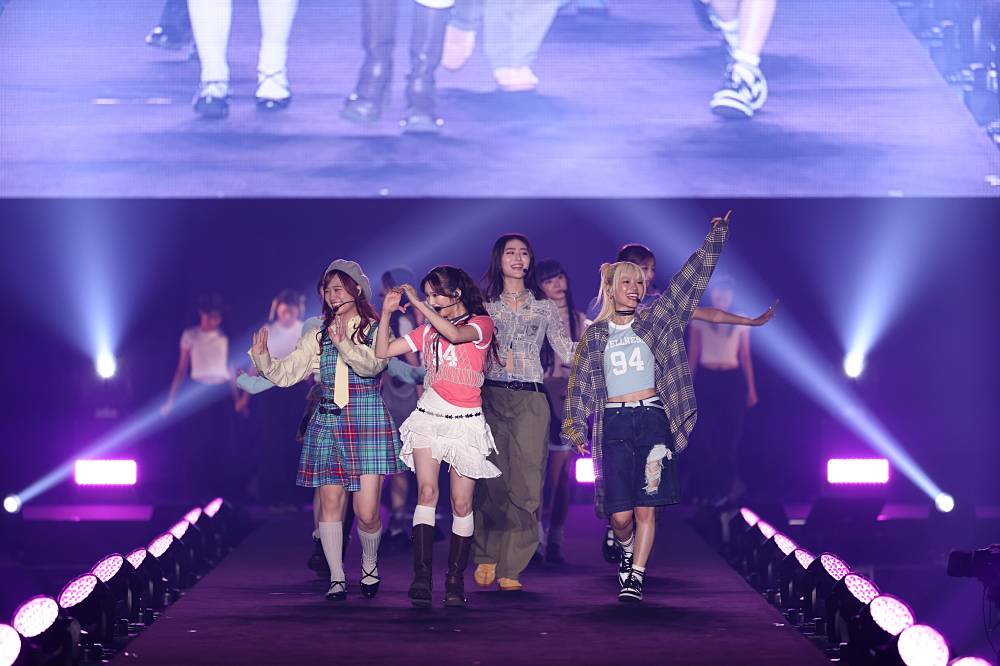 Girls2、折尾愛真高校ダンス部とコラボ　ウエンツ瑛士「息ぴったり」