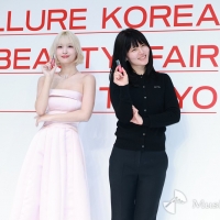 TWICE・MOMO、お姫様メイク＆ファッションで登場