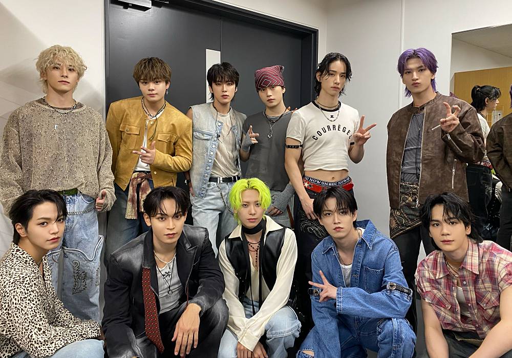 JO1「SBS INKIGAYO LIVE」に初出演　“自信にあふれたポーズ”を伝授