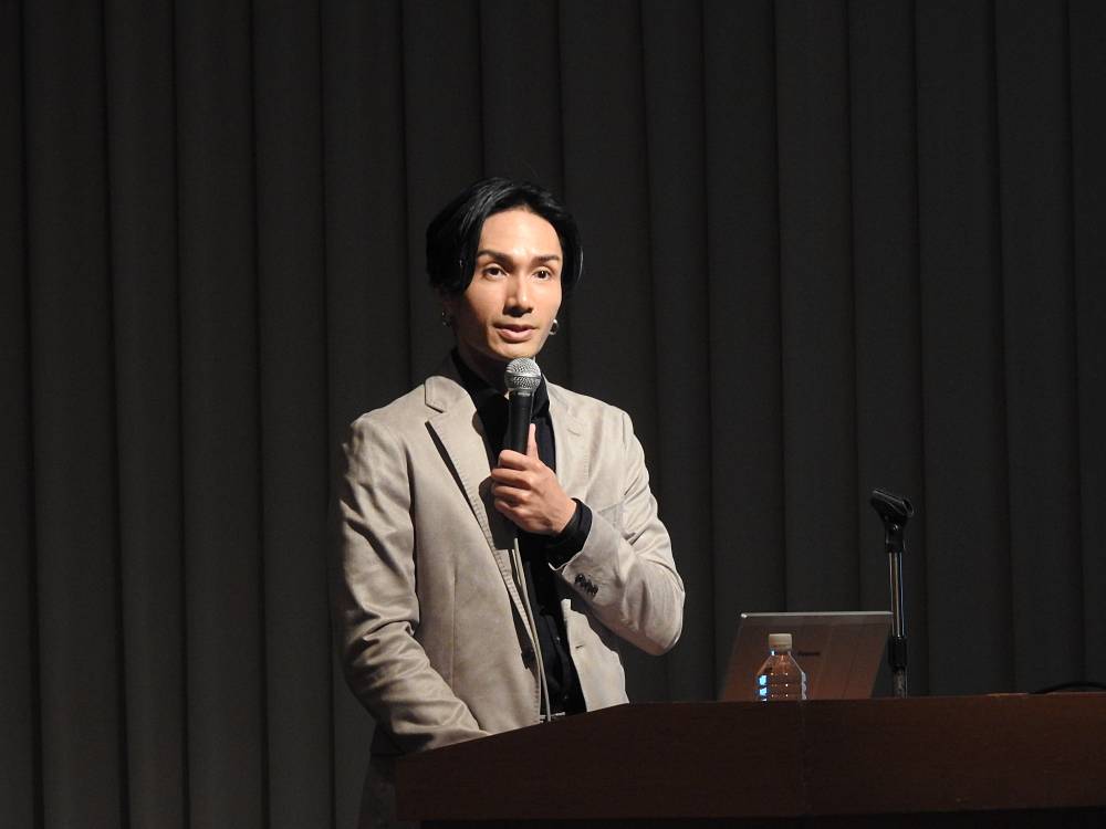 橘ケンチ、UDC苫小牧の設立フォーラムに参加　地域共生及び社会貢献をテーマに講演を実施