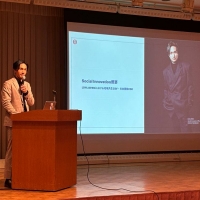橘ケンチ、UDC苫小牧の設立フォーラムに参加　地域共生及び社会貢献をテーマに講演を実施