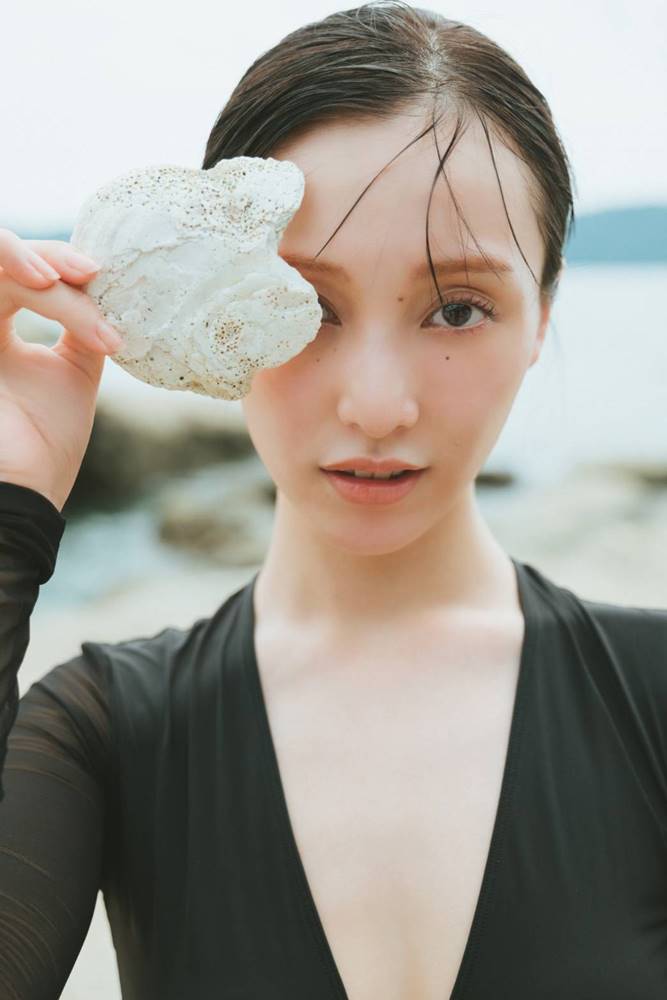 山田愛奈、デビュー10周年　『週プレ』初グラビア「お尻を鍛えておいて良かった笑」
