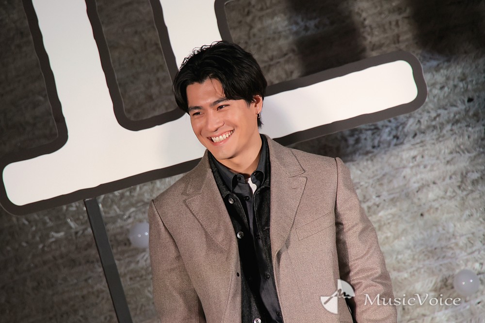 SixTONES森本慎太郎、インバウンドで希望感じる　“冬に半ズボン＆サンダルスタイル”