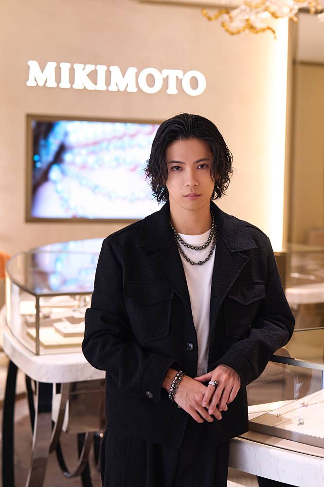 神宮寺勇太（Number_i）、MIKIMOTOとパートナーシップ契約を締結　ニューヨーク店に初来店