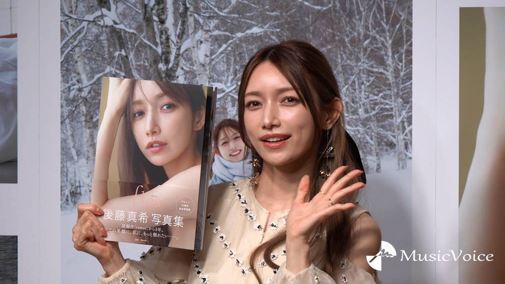 後藤真希、話題の衝撃写真の真相　写真集『flos』で際どい大胆肌見せ