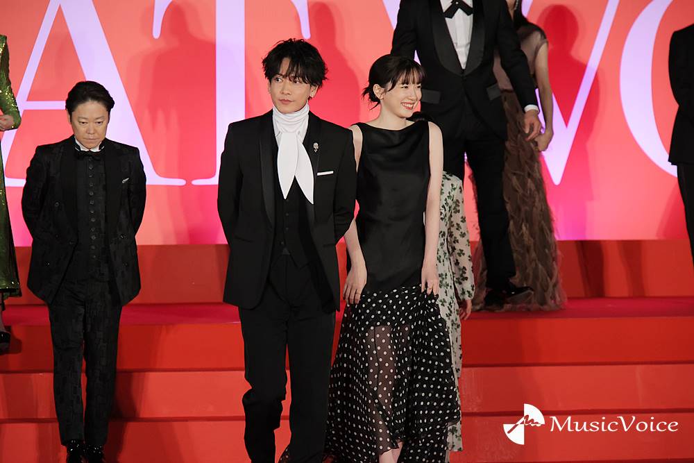 永野芽郁、大胆美背中＆美脚　衣装のポイントは「シースルーです！」