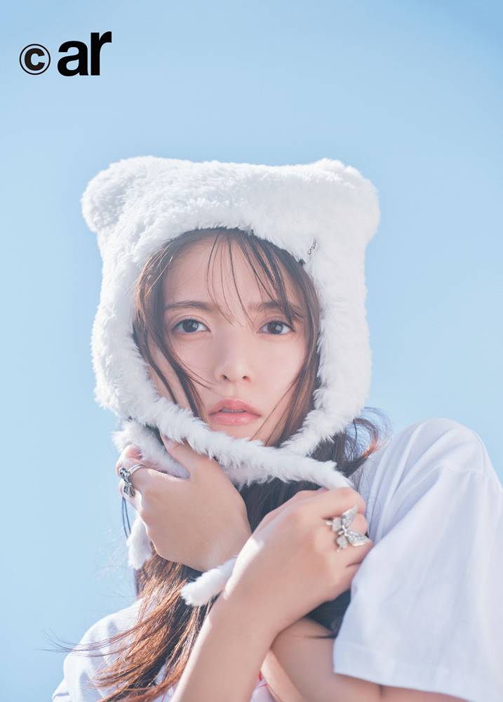 齋藤飛鳥、ウサギニット帽のキュートな姿で表紙　スキンケアや体づくり語る