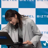 松本若菜、コールセンターのオペレーター役に生挑戦　長ゼリフに苦戦「なぁに～…」