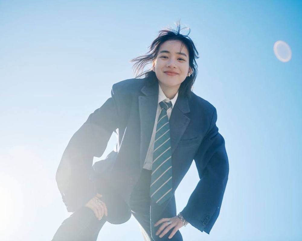 のん、制服ブレザー姿が反響「めっちゃかっこいい」「惚れちゃいました」