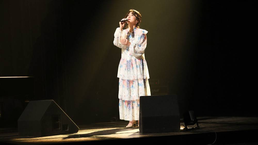 歌手デビュー40周年・斉藤由貴、松田聖子や薬師丸ひろ子の名曲をカバー