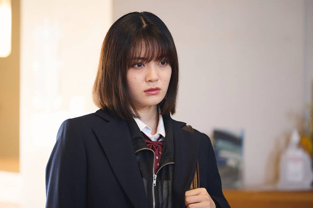凛(吉田美月喜)、レイ(嶋﨑斗亜)を待ち伏せ　傷つけたことを謝る　ドラマ「恋愛革命」第３話(ネタバレあり)