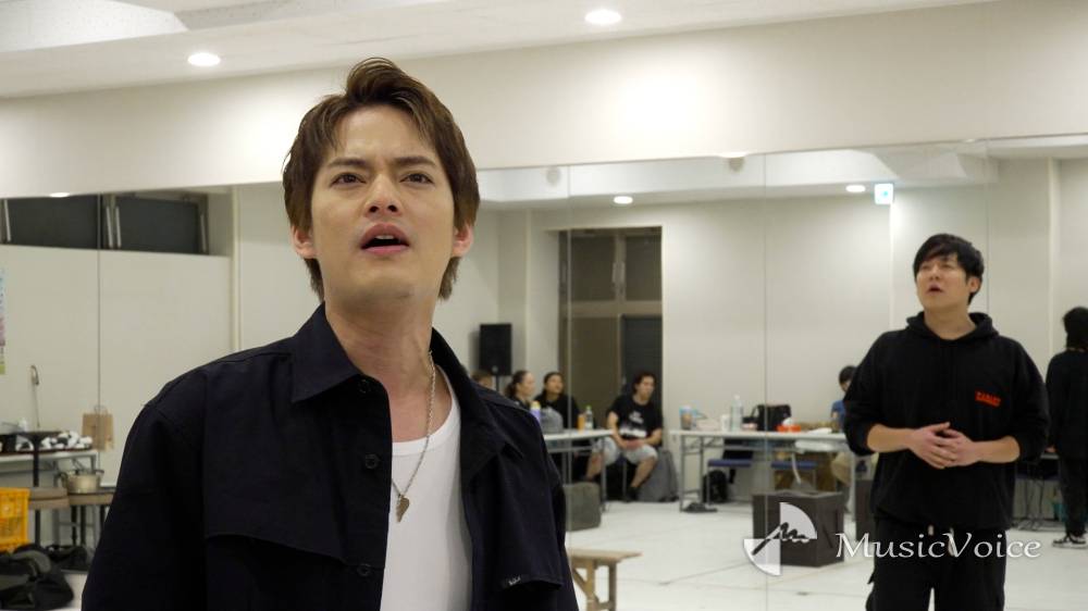 中山優馬、退所後初舞台で人気ホスト役「変わらず表現の道に」