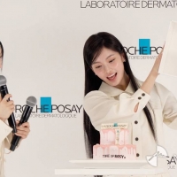 ILLIT・MOKA＆IROHA、透明感のある美しさ　ミニスカコーデで会見　サプライズも