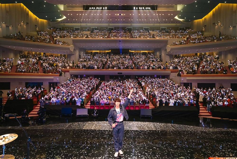 JIN（BTS）、NHKホールで魅せた“特別な夜”が完全版に　未公開映像を加えた40分のSP放送