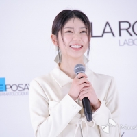ILLIT ラ ロッシュ ポゼ トーンアップUVアンバサダー就任発表会
