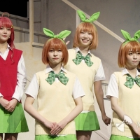 日向坂46四期生が初舞台、五女役の山下葉留花＆平岡海月「カラフルな景色を」
