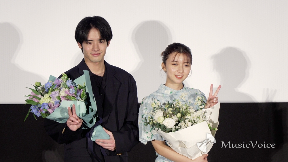 赤楚衛二＆上白石萌歌、W誕生日イベントで花束を贈り合い　HYからビデオメッセージも