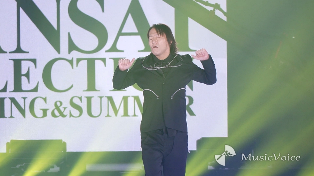 狩野英孝、ランウェイ登場で歓声　謎の寝起きポーズ披露で沸かす