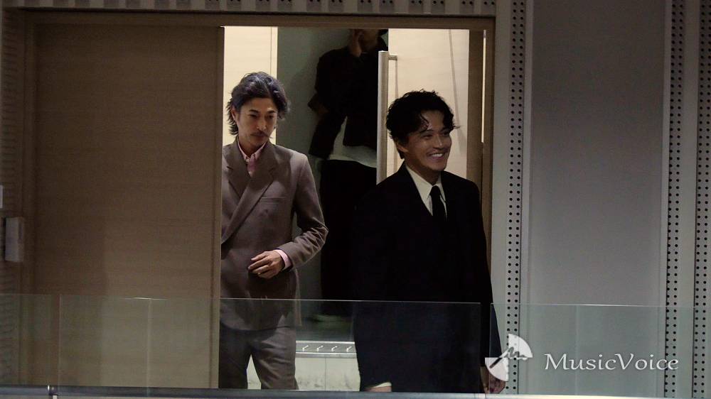 小栗旬＆窪塚洋介、サプライズ登場　「エグっ！」日体大生の素直な反応に大笑い