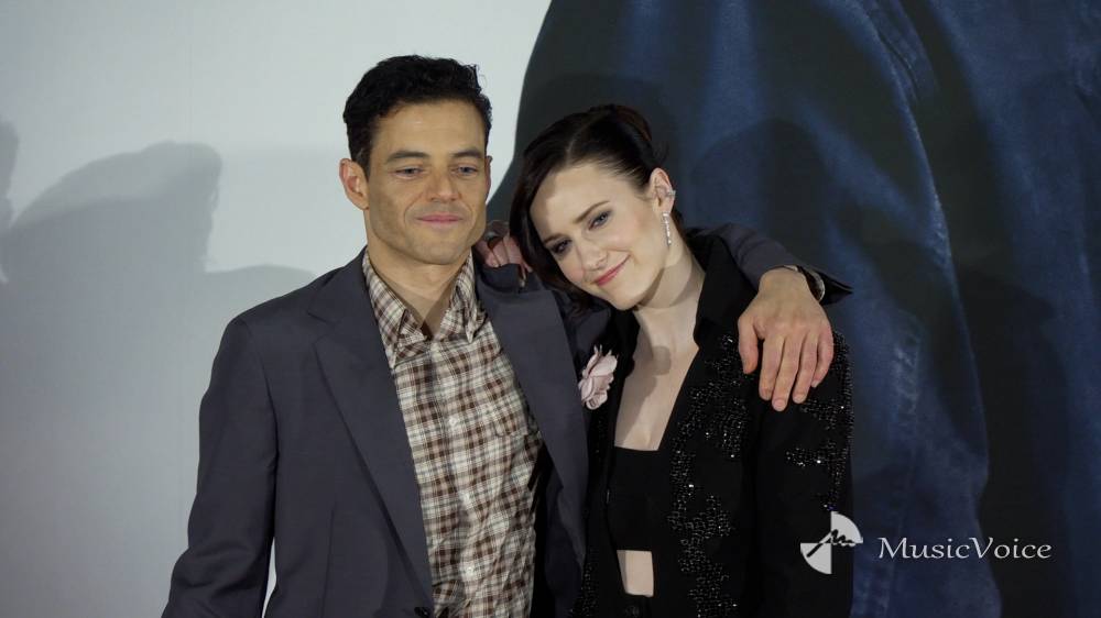 ラミ・マレック『ボヘミアン・ラプソディ』以来７年ぶり来日、妻役レイチェル・ブロズナハンと抱擁