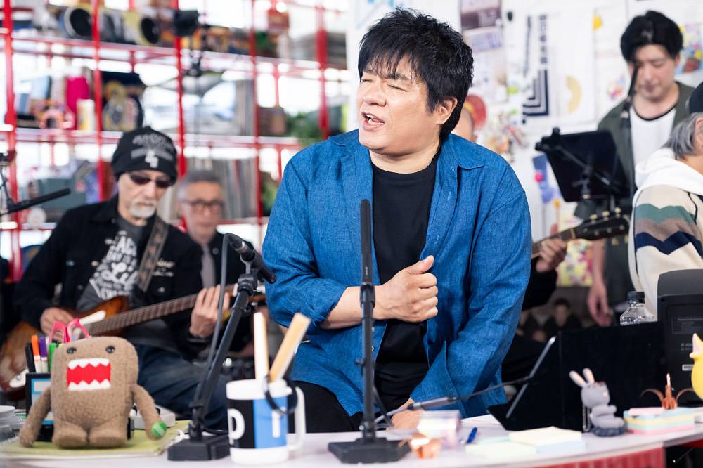 「声が戻ってきた――これはギフト」ASKA、深化する歌声をオフィスの一角から世界へ