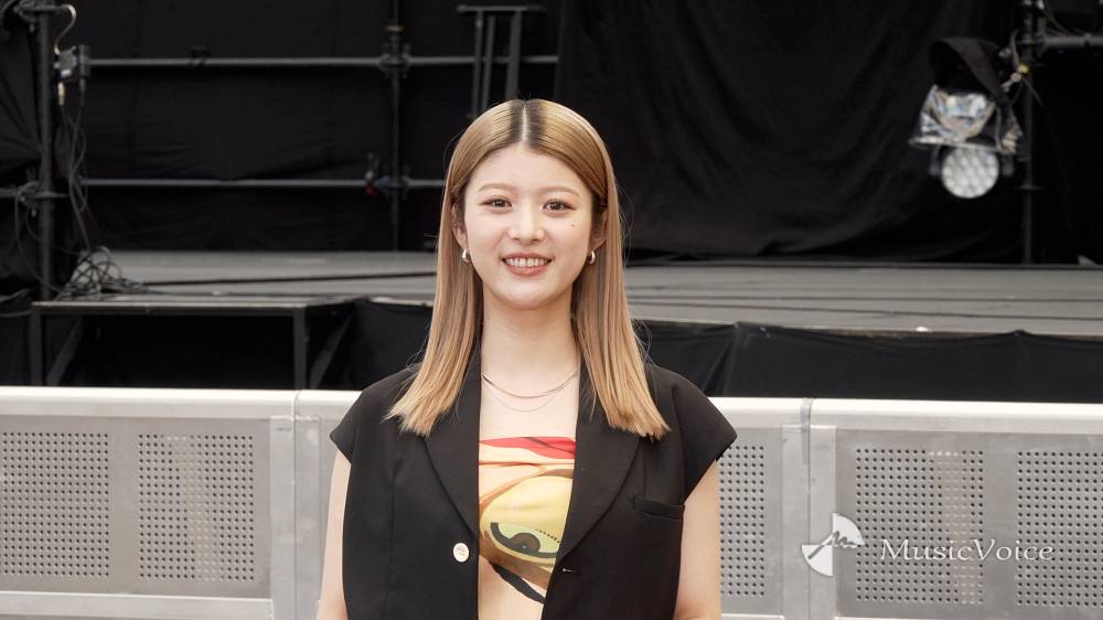 馬場ふみか、幸せマイルールは「美味しいご飯」　スカーフをインナーに上級者コーデ