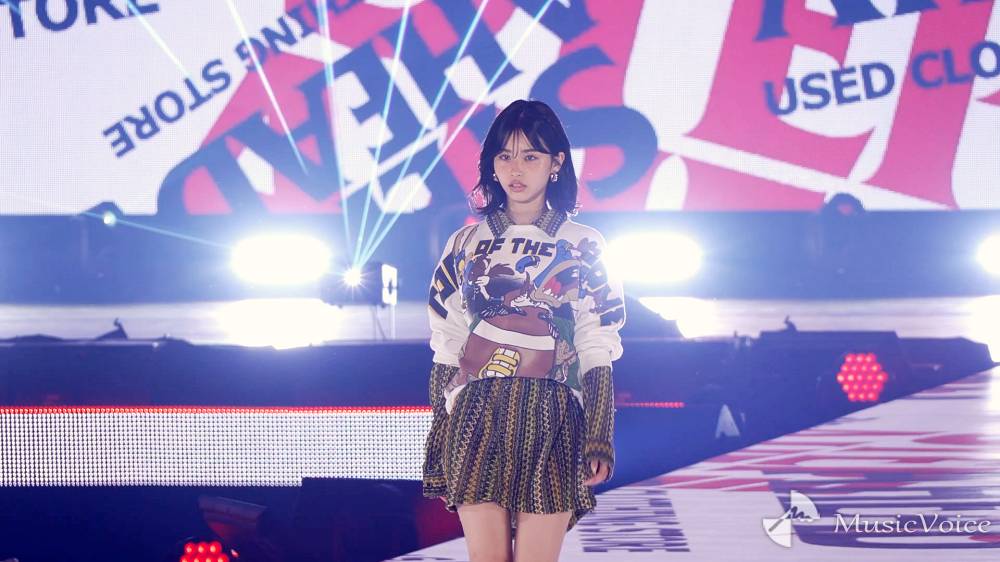 「今日好き」谷⽥ラナ、レイヤードに着こなし　ミニワンピから美脚も