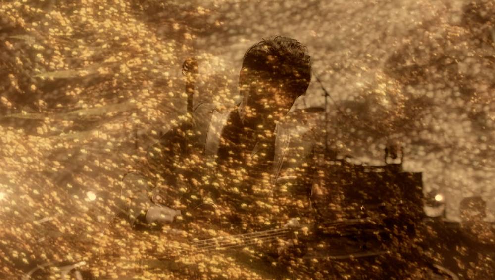 ミスチル、初出しとなる「miss you」アリーナツアーライブ映像をYouTubeでプレミア公開