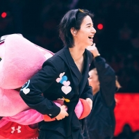 JO1佐藤景瑚、Bリーグで“バナ活”炸裂！　千葉ジェッツ戦にサプライズ登場