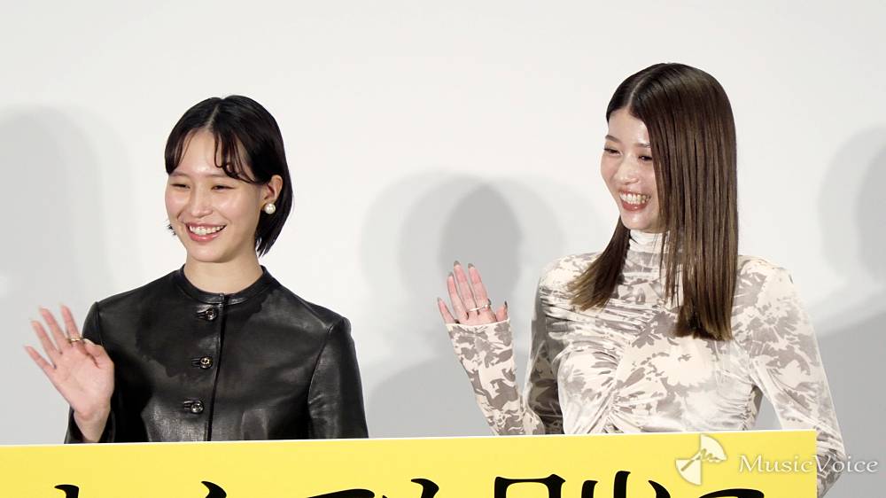 南沙良＆馬場ふみか、誕生日W祝福　感動の花束贈呈がまさかのリテイク