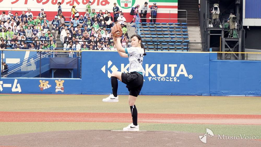 古川琴音、人生初の始球式　ノーバンならずも「この空気を楽しみ尽くしました」