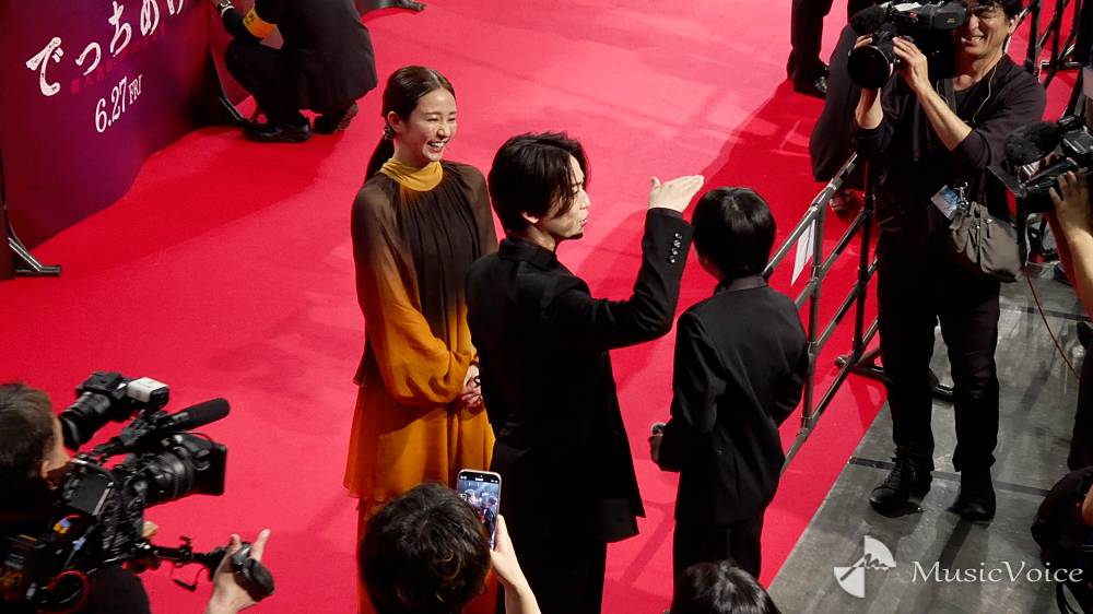 亀梨和也＆木村文乃、レカペで神ファンサ連発　投げキスやハートポーズや話しかけも
