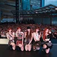LE SSERAFIM、新曲「DIFFERENT」生パフォにファン熱狂