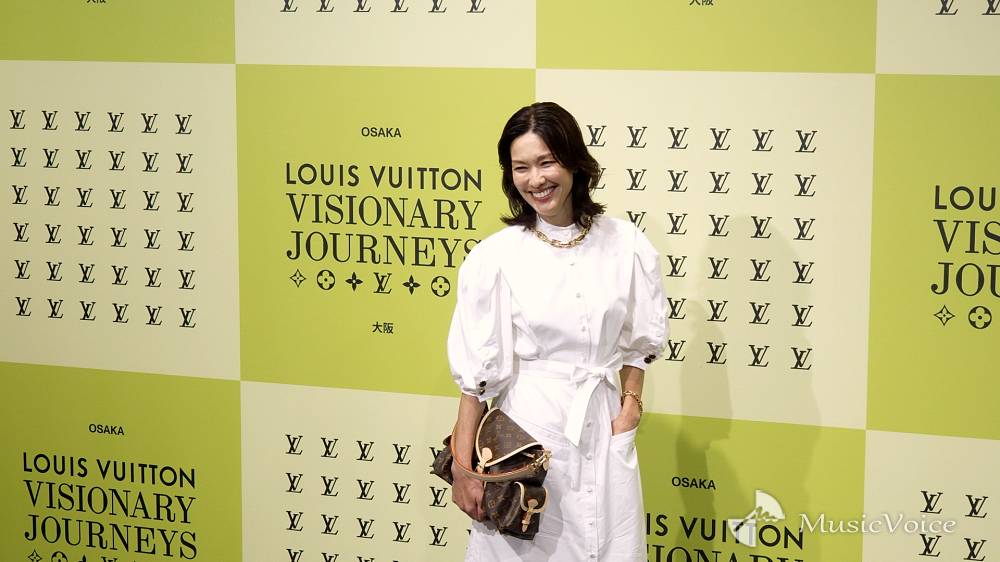 山本未來、シャツドレス大人な着こなし　冒険の旅をイメージしたルック