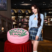 NiziU・NINA、ハリポタ誕生日イベにレイブンクローをイメージした衣装で登場