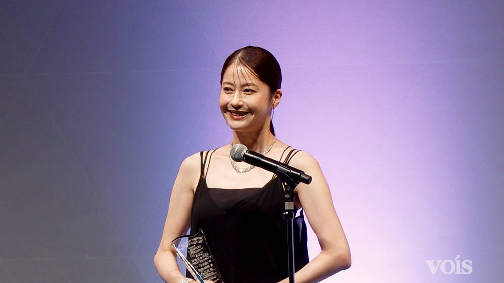 松本若菜、ジュエリー賞受賞に「高揚感」　4500万円のバングルにキャミドレスで授賞式
