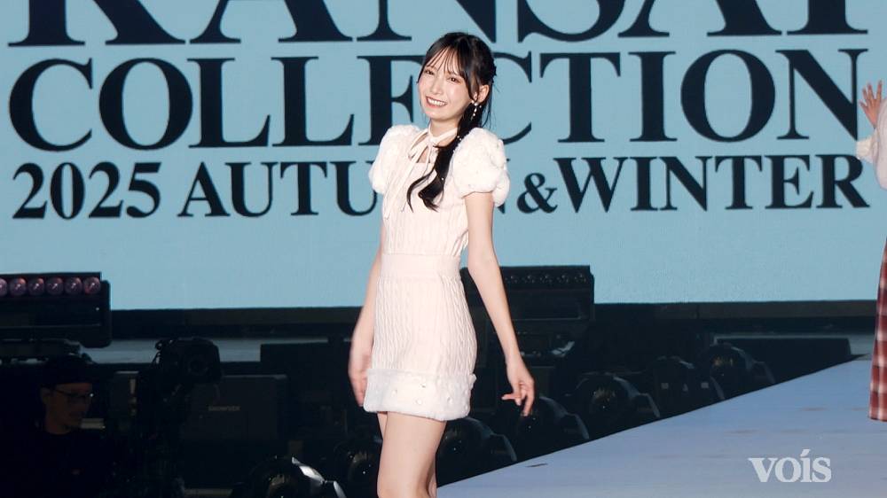 ≠ME・鈴木瞳美、美スタイル際立つ　大人っぽミニワンピ姿でランウェイ