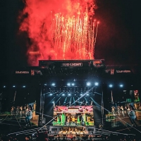 TWICE、世界的音楽フェス『Lollapalooza Chicago』にヘッドライナーとして出演