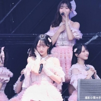 ＝LOVE、解放感ある野外ステージで熱気溢れるパフォ