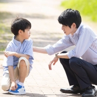水上（本郷奏多）、事件解決のため大の苦手な子供と奮闘：ドラマ「スティンガース」第４話