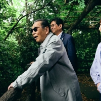 タモリ、東大を“ブラブラ”　赤門、安田講堂に隠された秘密に迫る