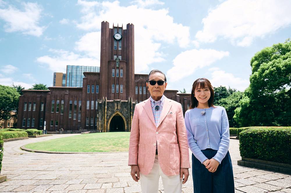 タモリ、東大を“ブラブラ”　赤門、安田講堂に隠された秘密に迫る