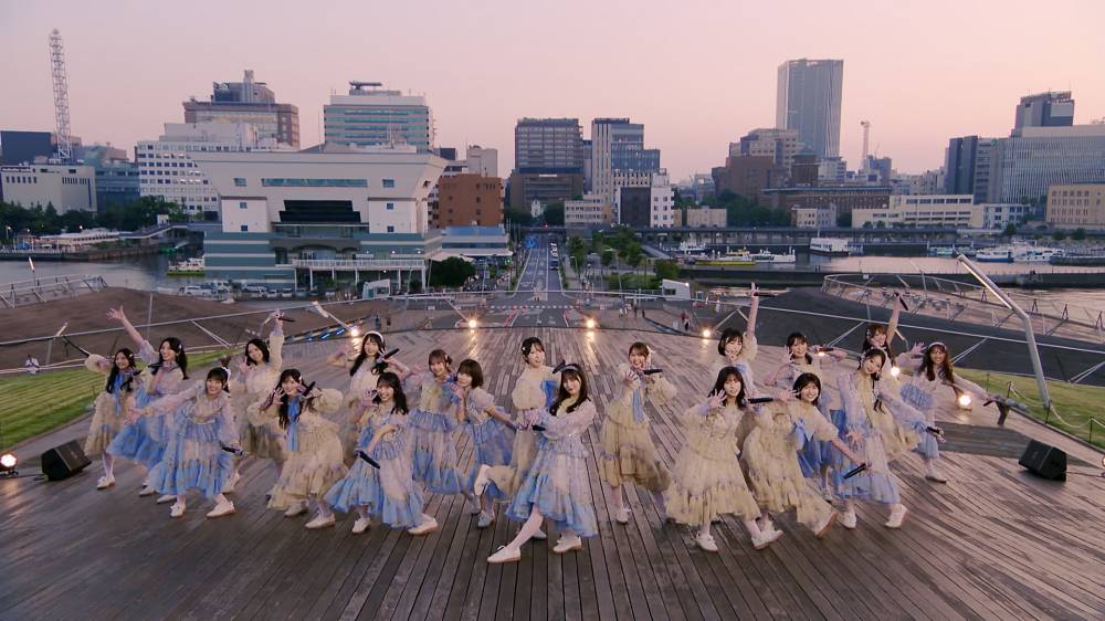 日向坂46、緊急生配信「お願いバッハ！」横浜港 大さん橋で初フルサイズ披露