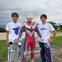 ながのーず、ライブにウルトラマンティガがサプライズ登場