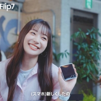 足立梨花「Samsung Galaxy Z Flip7」