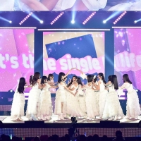 乃木坂46「Rakuten GirlsAward 2025 A/W」