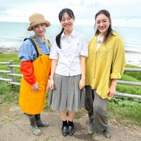 常盤貴子＆仲間由紀恵＆澤部佑、能登３人旅　千枚田で稲刈りに挑戦
