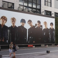 BE:FIRST初のベストアルバム特大ビジュアルが渋谷に登場